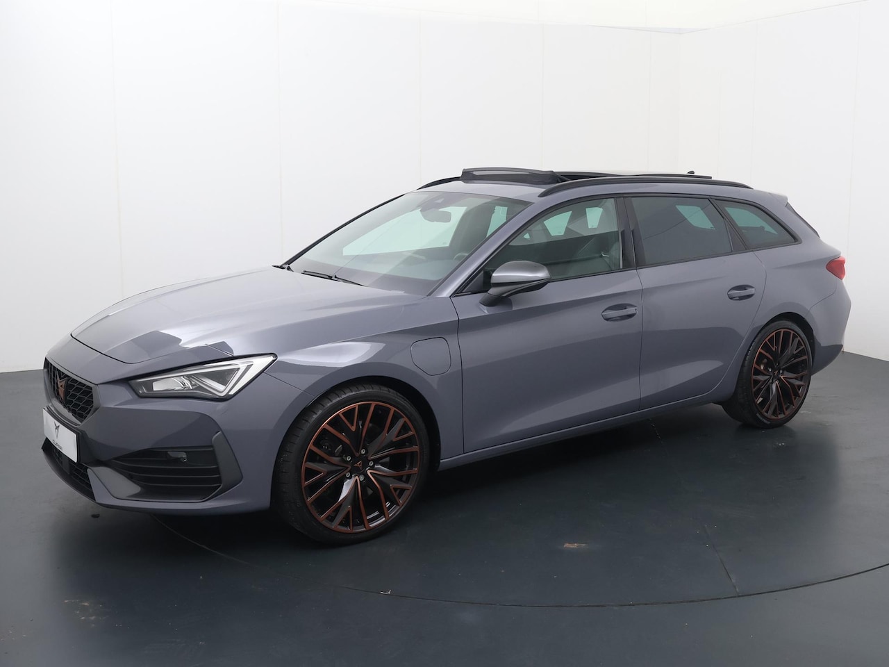 CUPRA Leon Sportstourer - 1.4 e-Hybrid VZ Performance | 245 PK | SoH 91% | Panoramadak | Dodehoek detectie | Virtual - AutoWereld.nl