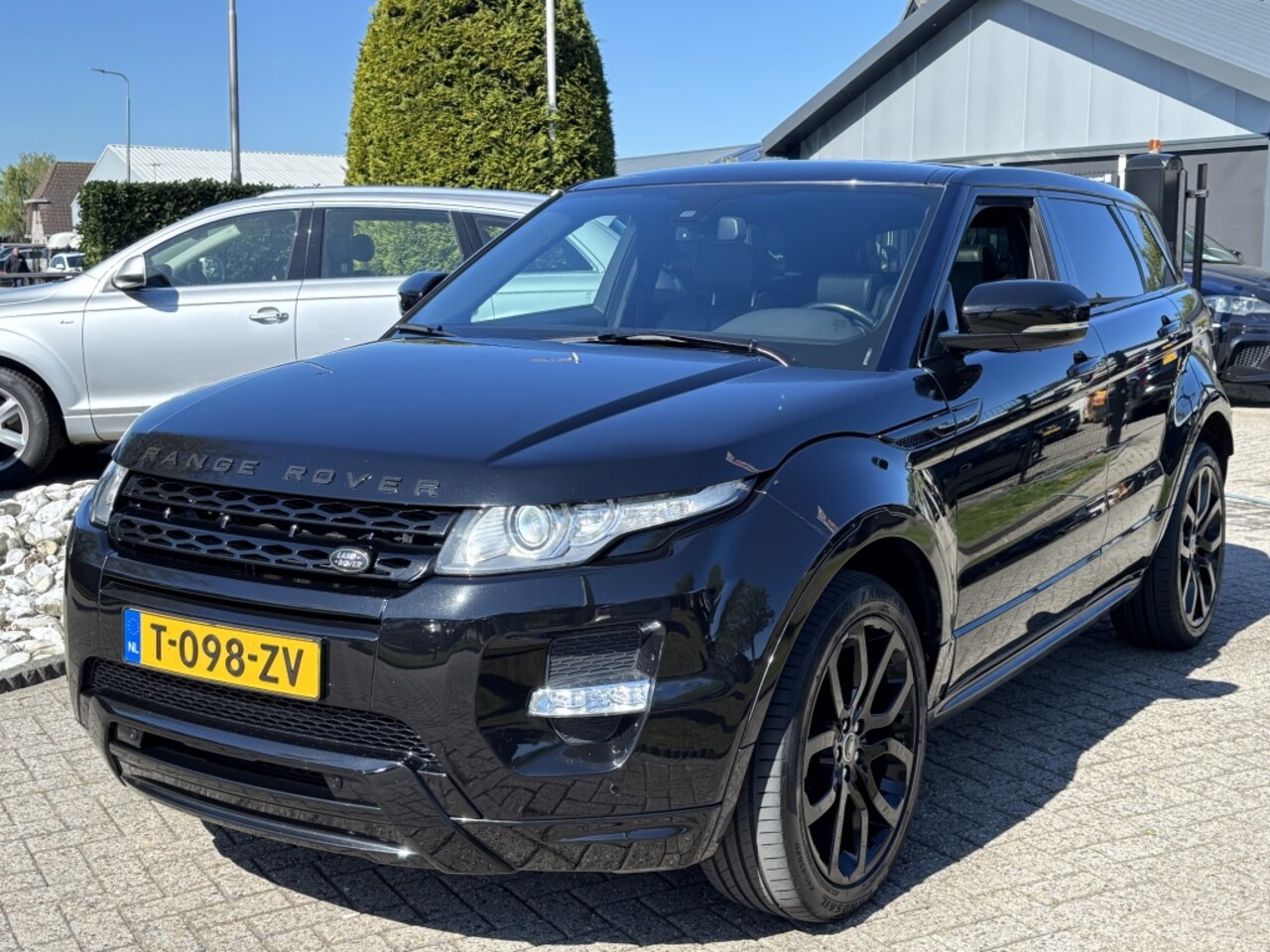 Land Rover Range Rover Evoque - 2.0 SI 4WD Benzine Zwart 5-Deurs Automaat R-Dynamic - AutoWereld.nl