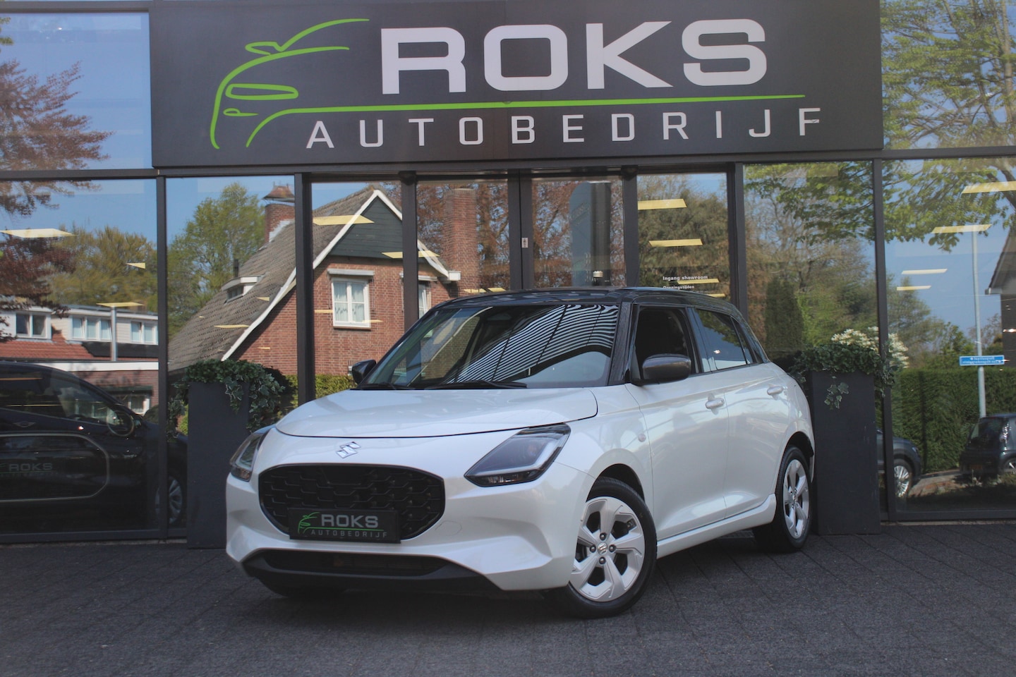 Suzuki Swift - 1.2 Select Smart Hybrid Two-tone Automaat - AutoWereld.nl