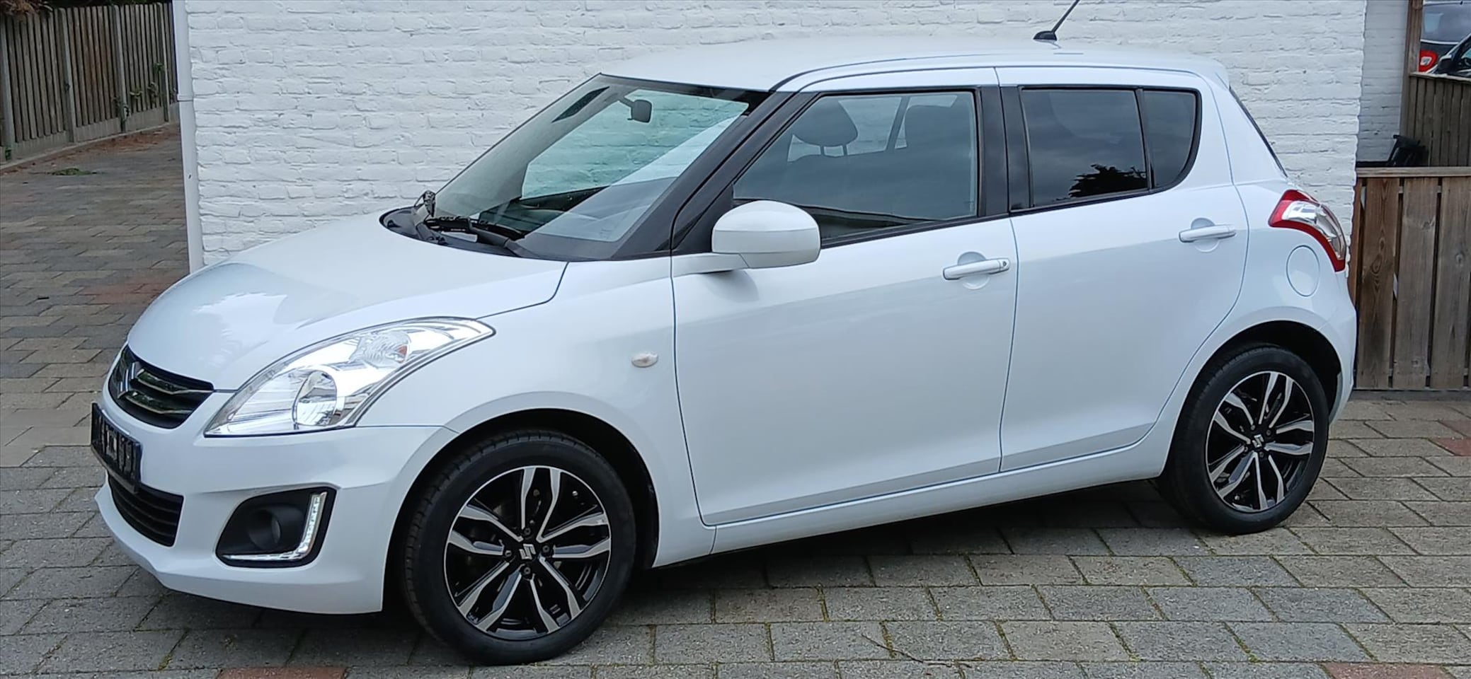Suzuki Swift - 1.2 VVT 90pk S&S 5D Style - AutoWereld.nl