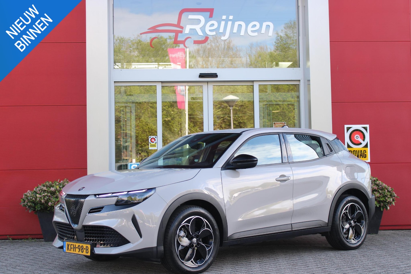 Alfa Romeo Junior - 156PK Elettrica 54 kWh | DRAADLOZE APPLE CARPLAY/ANDROID AUTO | PARKEERSENSOREN ACHTER | - AutoWereld.nl