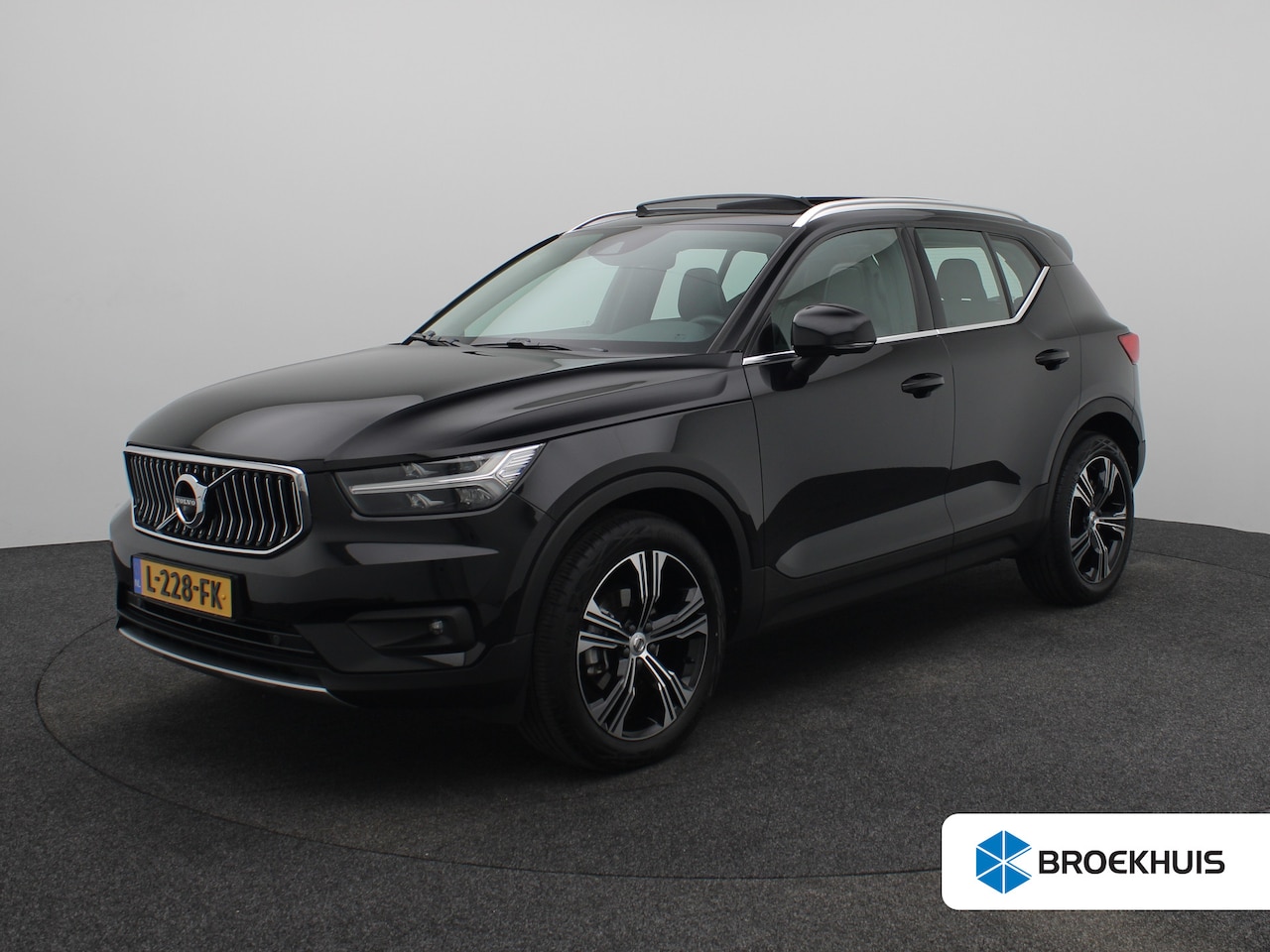 Volvo XC40 - 1.5 T3 Inscription | Glazen Panoramadak | 360 Graden Camera | Lederen Bekleding | Elektris - AutoWereld.nl