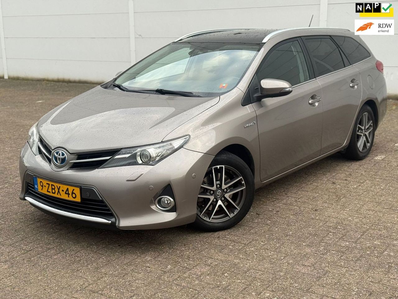 Toyota Auris Touring Sports - 1.8 Hybrid Lease Pro Xenon Camera Pano - AutoWereld.nl