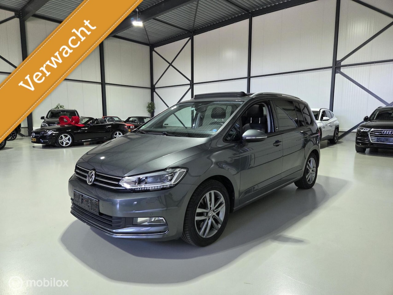 Volkswagen Touran - 1.4 TSI Sound dsg Pano|LED - AutoWereld.nl