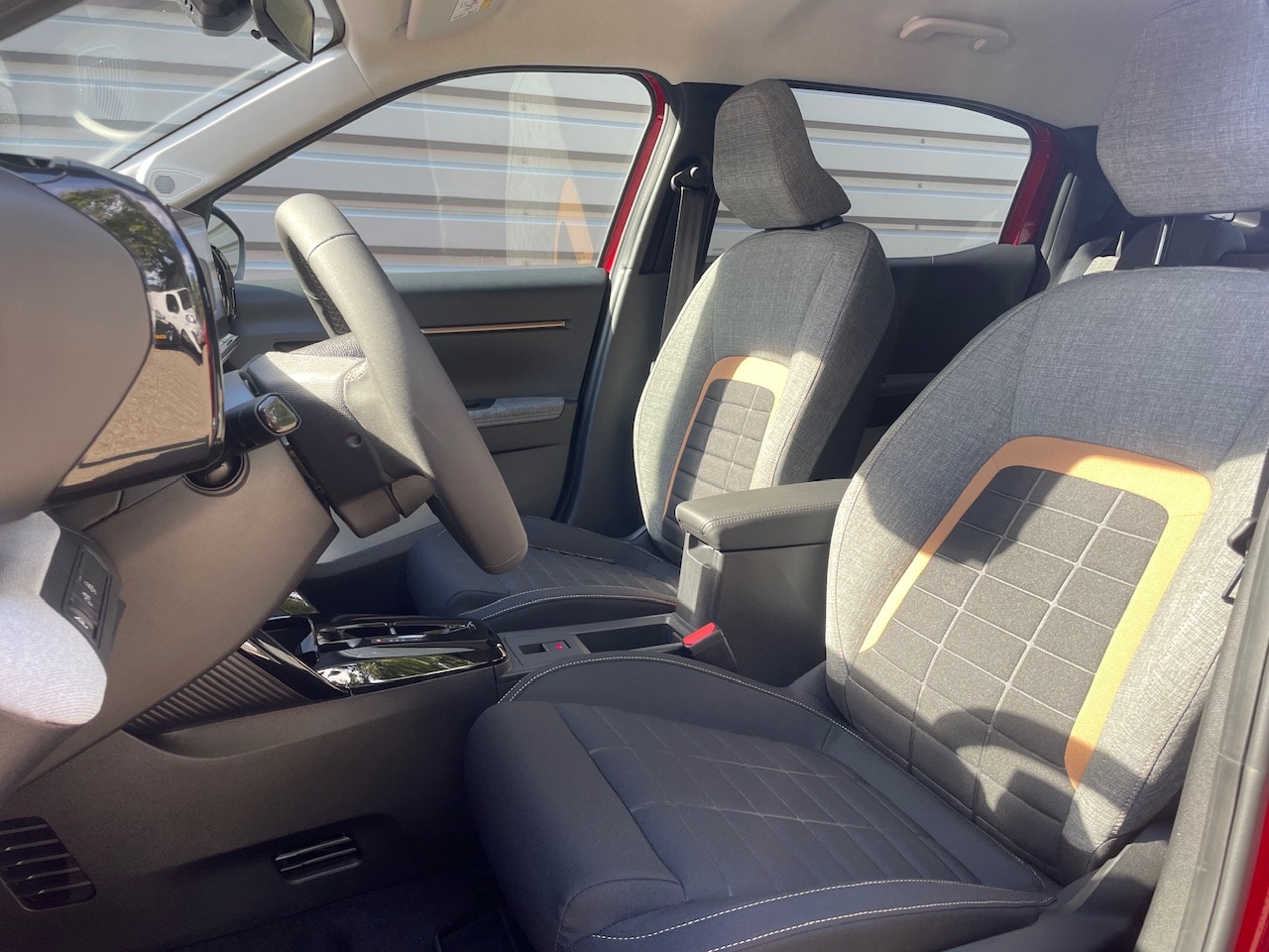 Citroën C3 Aircross - Hybrid 145pk AUTOMAAT | Plus I Carplay I Camera I Cruise control I DAB - AutoWereld.nl