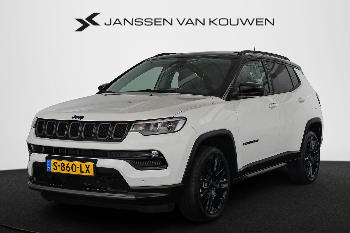 Jeep Compass - 4xe 240 Plug-in Hybrid Electric S Panoramadak Leder Stoelverwarming Camera 19" - AutoWereld.nl