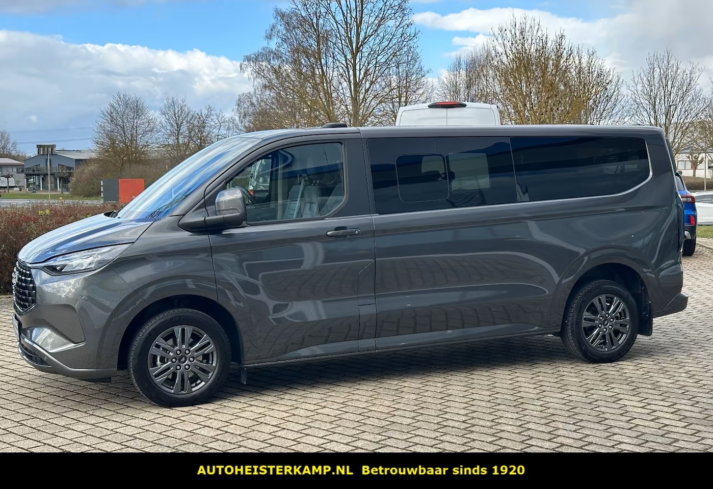Ford Transit Custom Tourneo - 340 2.5 PHEV L2H1 Titanium 9 zitter 233 PK LED Leder Trekhaak Stuurverwarming Stoelverwarm - AutoWereld.nl