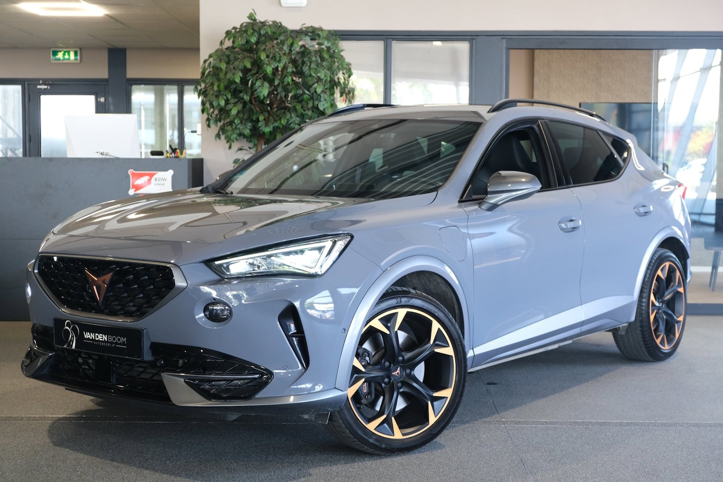 CUPRA Formentor - 1.4 e-Hybrid VZ Copper 245PK Trekhaak Cam Navi ACC Elektr Achterklep - AutoWereld.nl