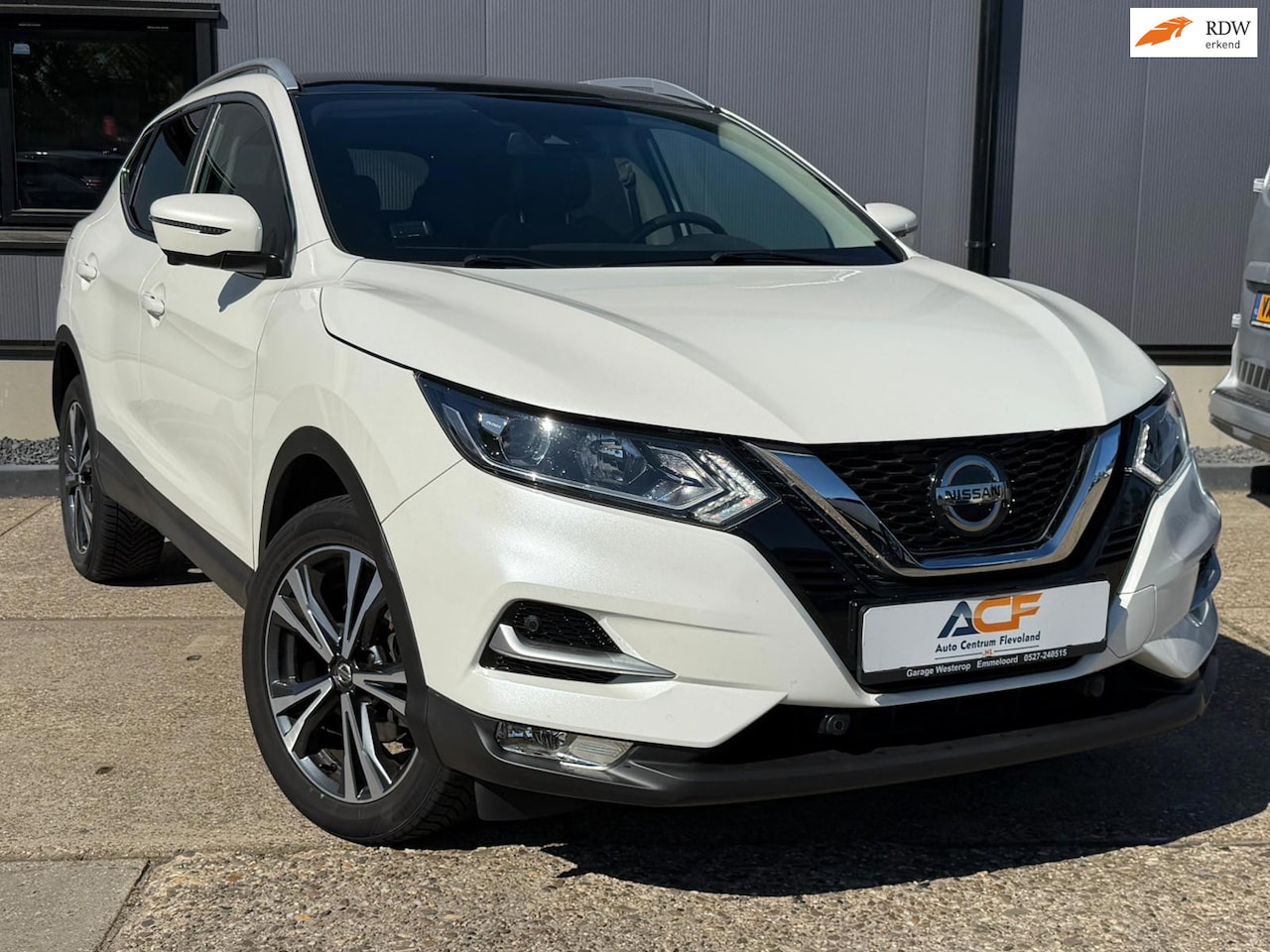 Nissan Qashqai - 1.3 MHEV N-Connecta /Trekhaak / NAVI / CAMERA /STOELVERW. / PANORAMA - AutoWereld.nl