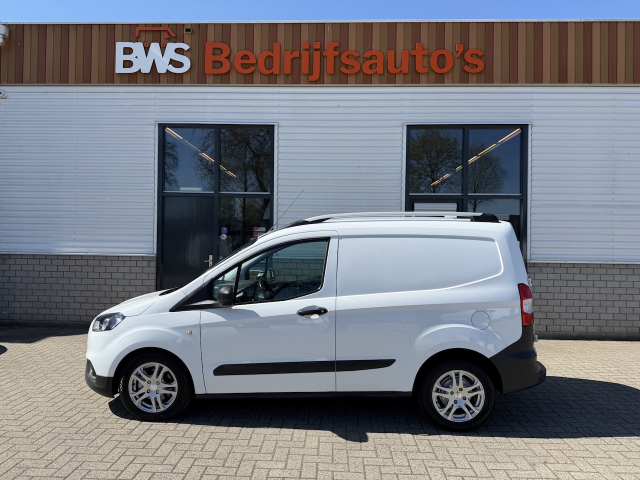 Ford Transit Courier - 1.5 TDCI Trend / euro 6 / bpm vrij / vaste prijs rijklaar € 9.950 marge / vrij van btw / p - AutoWereld.nl