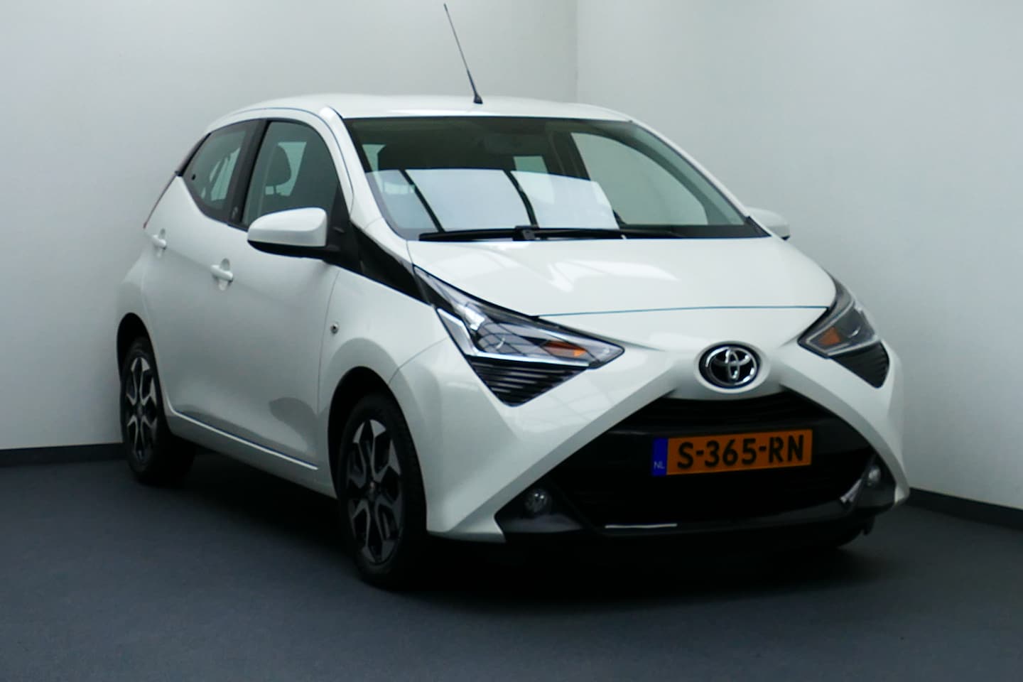 Toyota Aygo - 1.0 VVT-i x-play. Camera, - AutoWereld.nl