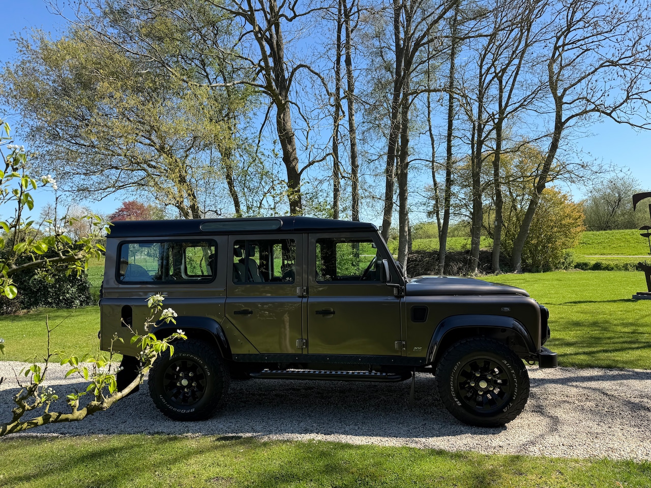 Land Rover Defender - 2.4 TD 110 SW Rough Van tweede eigenaar