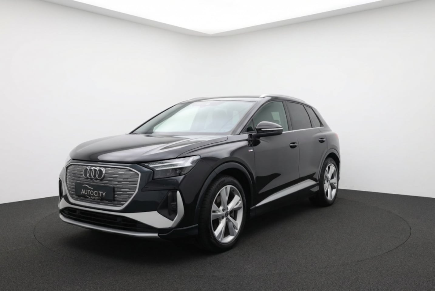 Audi Q4 e-tron - 40 e-tron S Line 95% SOH l Warmtepomp l Head up l Camera - AutoWereld.nl
