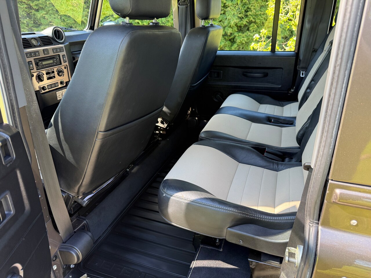 Land Rover Defender - 2.4 TD 110 SW Rough Van tweede eigenaar