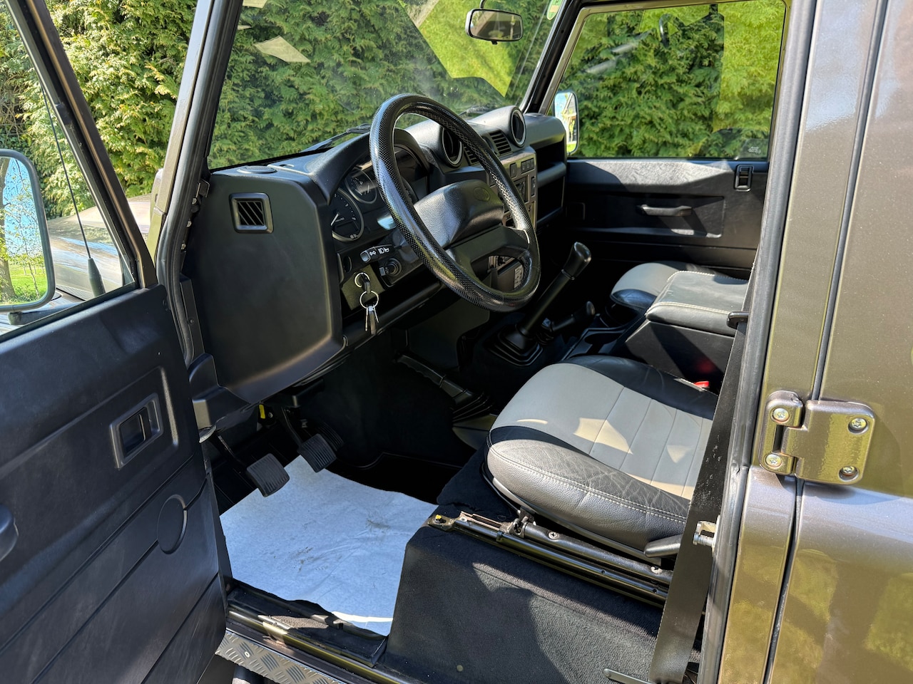 Land Rover Defender - 2.4 TD 110 SW Rough Van tweede eigenaar