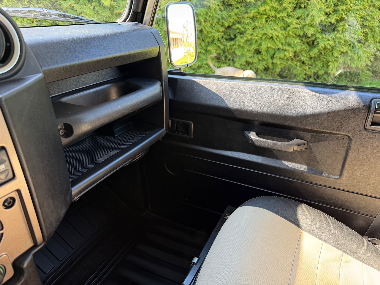 Land Rover Defender - 2.4 TD 110 SW Rough Van tweede eigenaar