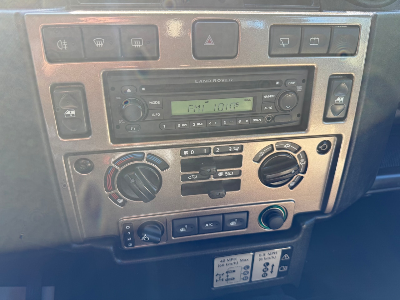 Land Rover Defender - 2.4 TD 110 SW Rough Van tweede eigenaar