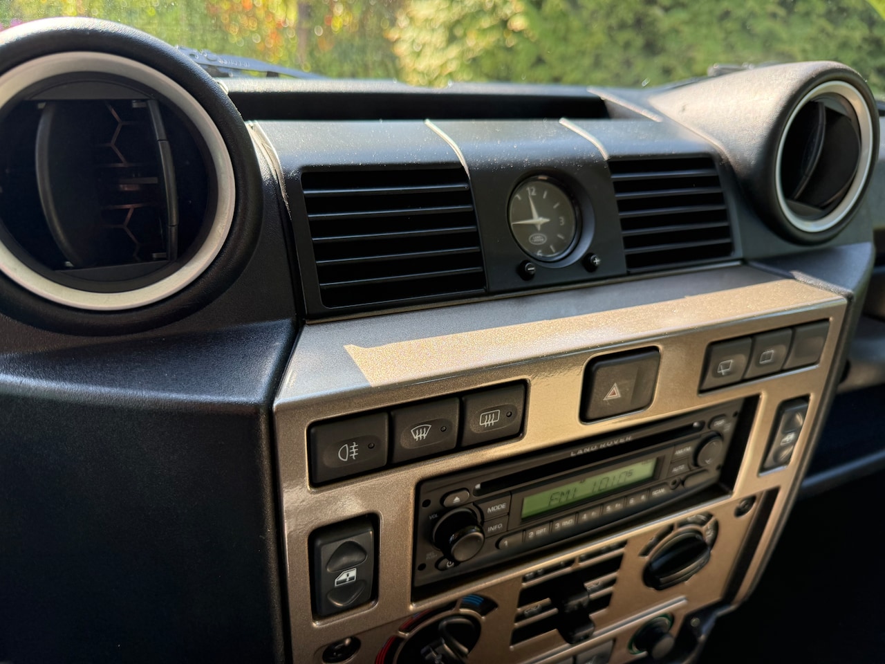 Land Rover Defender - 2.4 TD 110 SW Rough Van tweede eigenaar