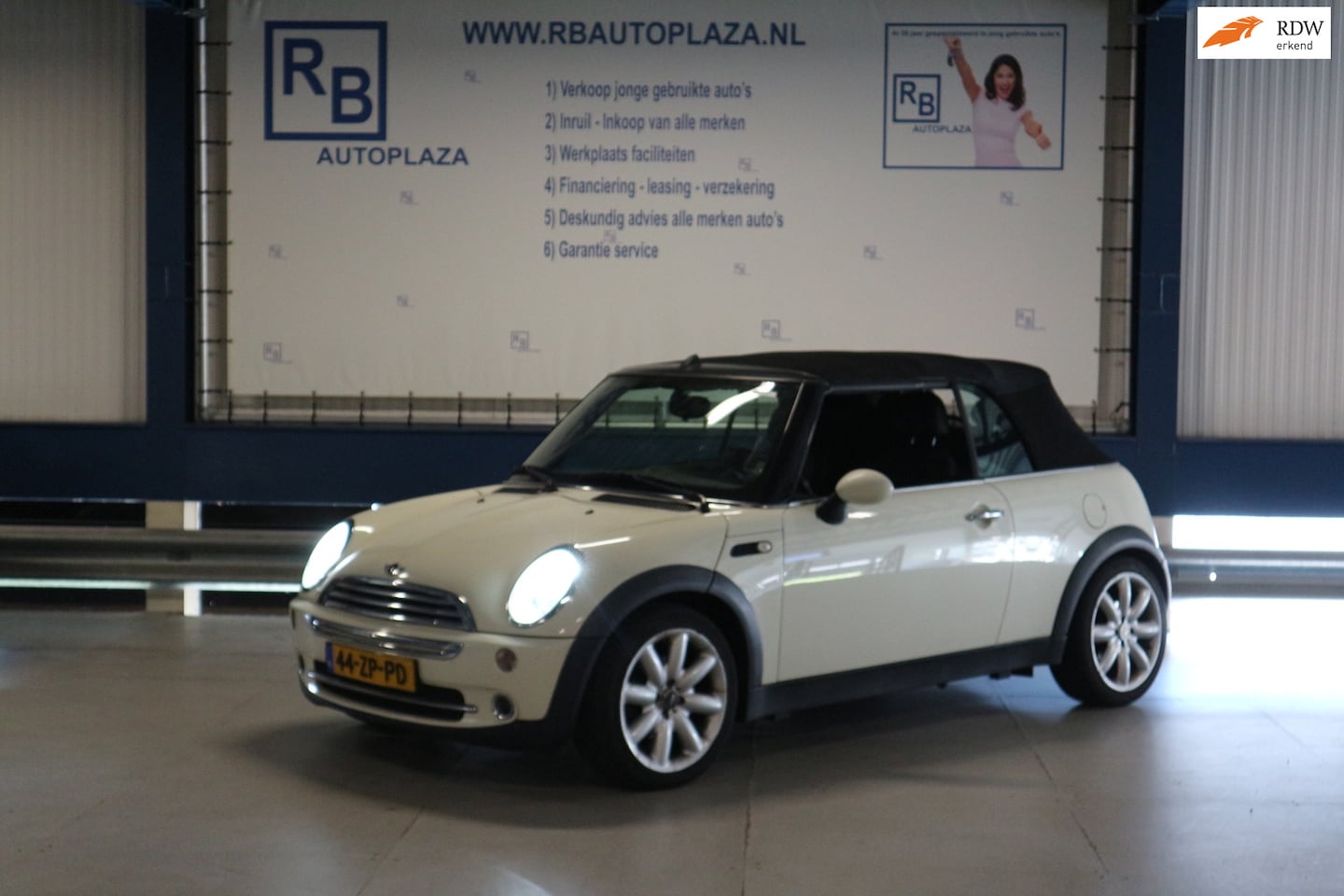 MINI Cabrio - Mini 1.6 Cooper / Leer / Stoelverwarming / Elec dak / WHITE PACK ! ! ! - AutoWereld.nl