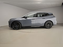BMW iX - xDrive60 | M-Sportpakket | LED | HUD | Active cruise | Trekhaak | Stoelverwarming | DAB |