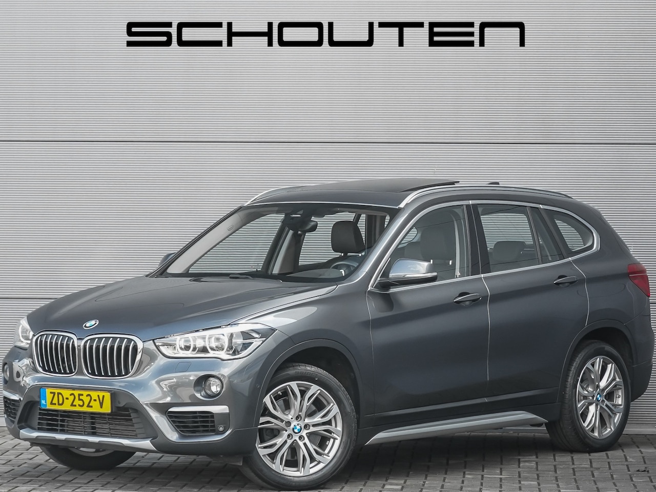 BMW X1 - sDrive20i High Executive X-Line Pano Sportstoel Leder - AutoWereld.nl
