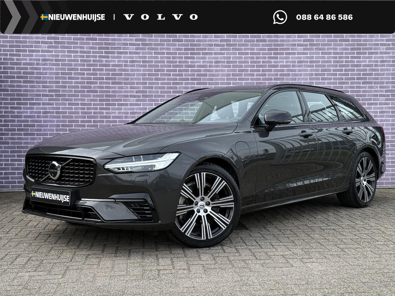 Volvo V90 - 2.0 T8 Plug-in hybrid AWD Ultra Dark | Gelaagd glas | Trekhaak | Luchtvering | Bowers & Wi - AutoWereld.nl