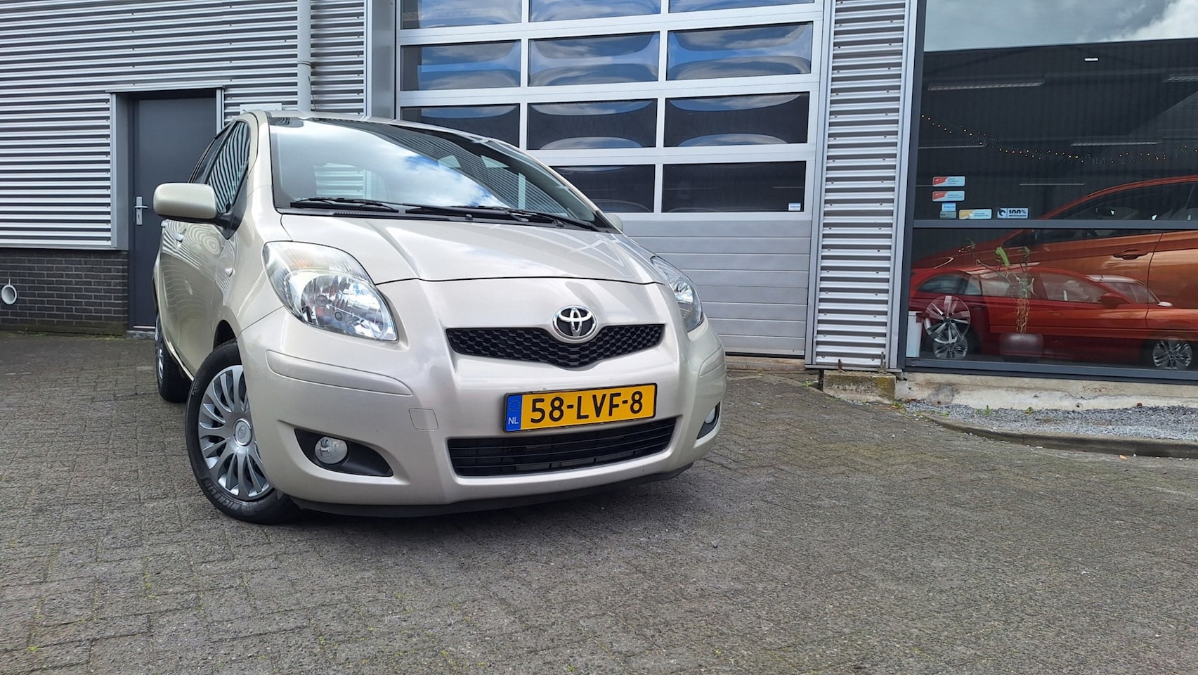 Toyota Yaris - 1.3 VVTi Aspiration/Automaat/Airco/Cv/Enz - AutoWereld.nl