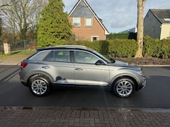 Volkswagen T-Roc - 1.5 TSI Live*apple Carplay/Android*navigatie*stoelverwarming*automaat