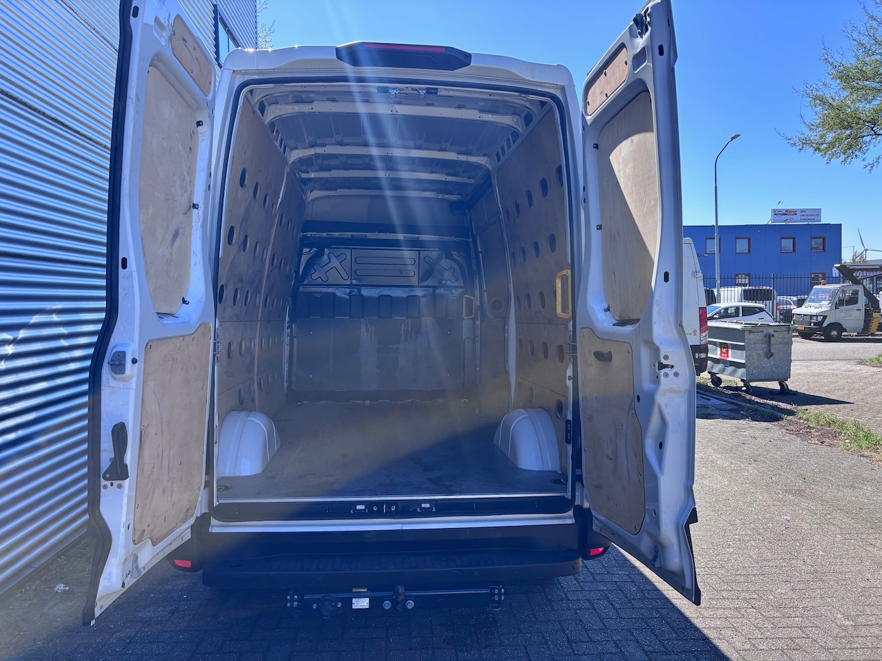 Iveco Daily - 35S16v Automaat L2H2 NL auto Trekhaak 3500 kg