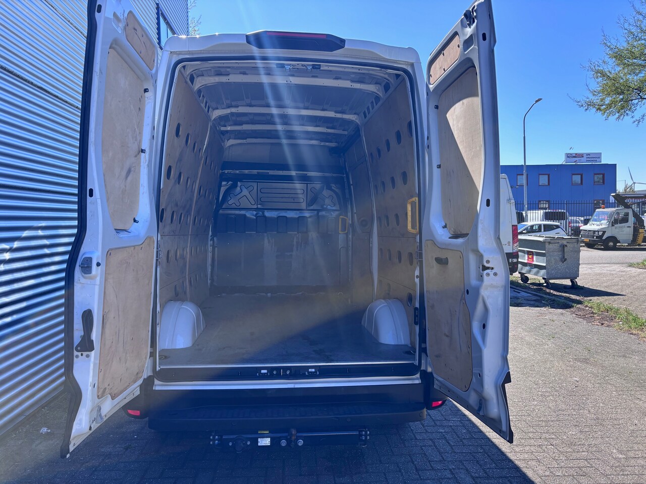 Iveco Daily - 35S16v Automaat L2H2 NL auto Trekhaak 3500 kg