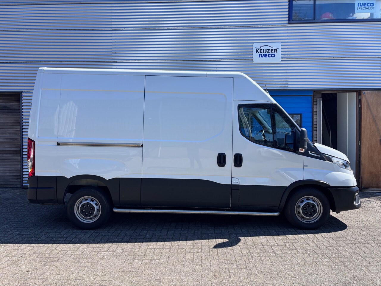 Iveco Daily - 35S16v Automaat L2H2 NL auto Trekhaak 3500 kg