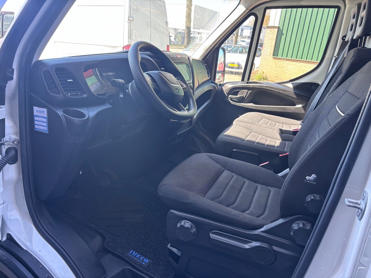 Iveco Daily - 35S16v Automaat L2H2 NL auto Trekhaak 3500 kg
