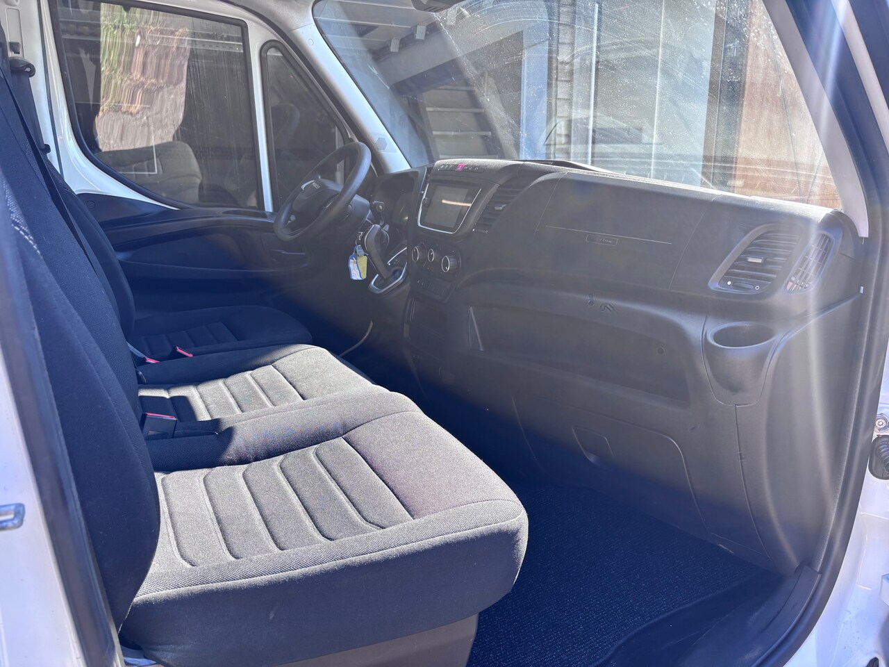Iveco Daily - 35S16v Automaat L2H2 NL auto Trekhaak 3500 kg