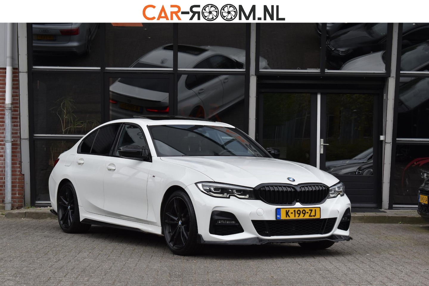 BMW 3-serie - 320i High Executive M sport Pano Leder Camera HK - AutoWereld.nl