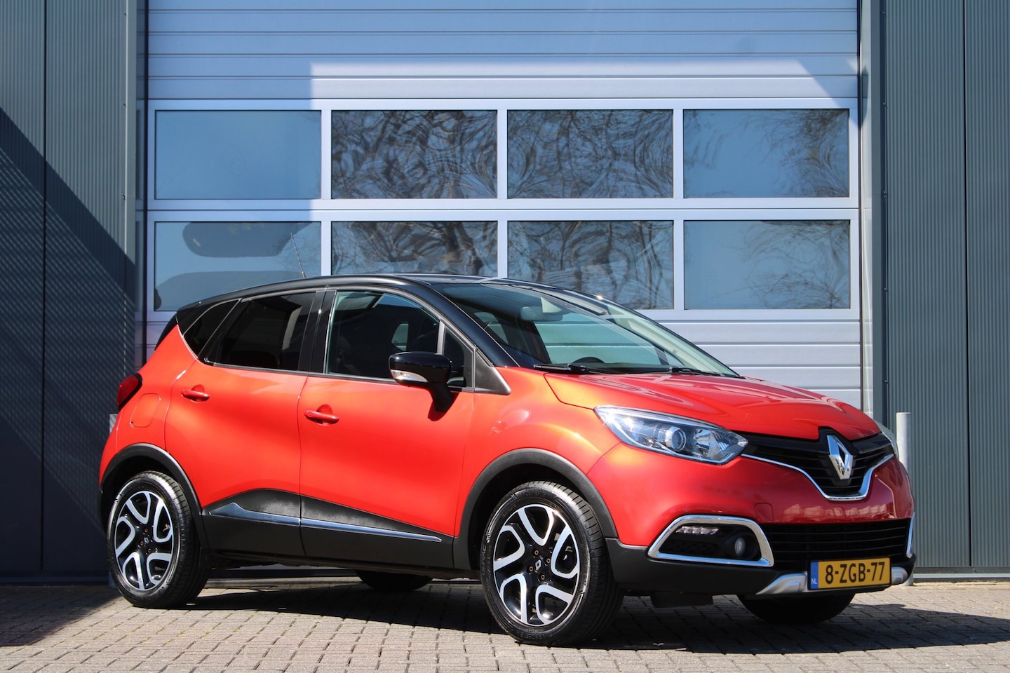 Renault Captur - 0.9 TCe Helly Hansen Clima/Cruise/Camera/Keyless/Navi/Bluetooth/PDC/LED/Radio.AUX.USB/17"L - AutoWereld.nl