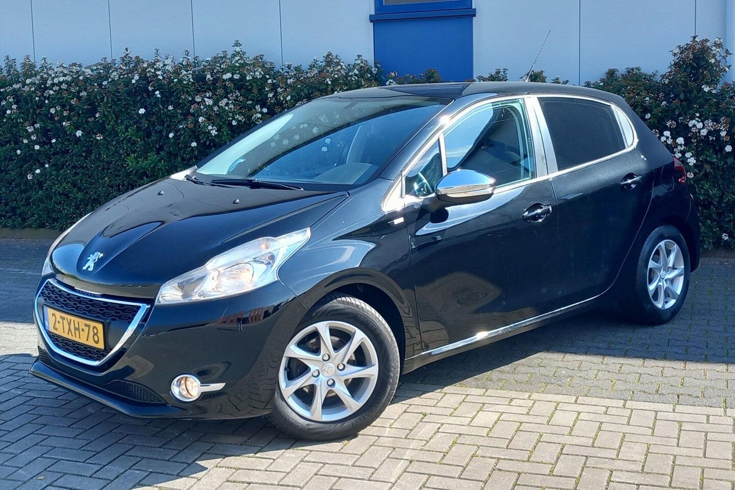 Peugeot 208 - 1.2 VTi 82PK 5D Style Airco - AutoWereld.nl