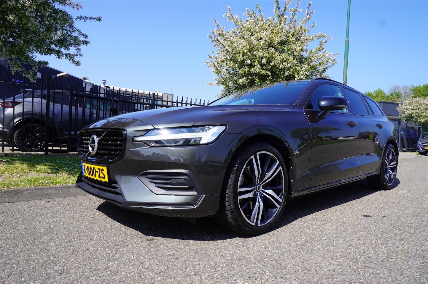 Volvo V60 - B3 163pk Geartronic Mild Hybrid Momentum Advantage Trekhaak - AutoWereld.nl
