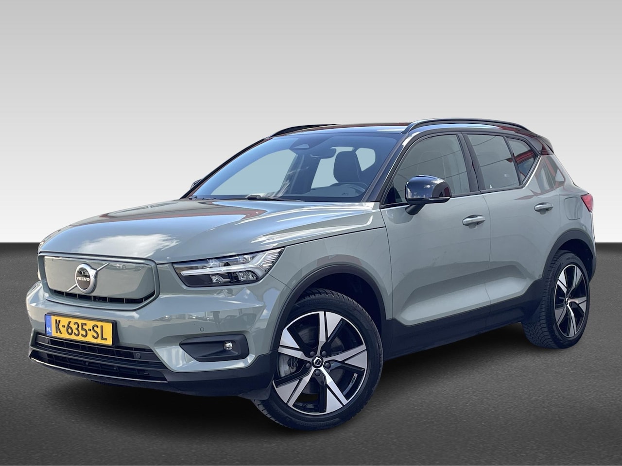 Volvo XC40 - Recharge P8 AWD R-Design | Zwart dak - AutoWereld.nl