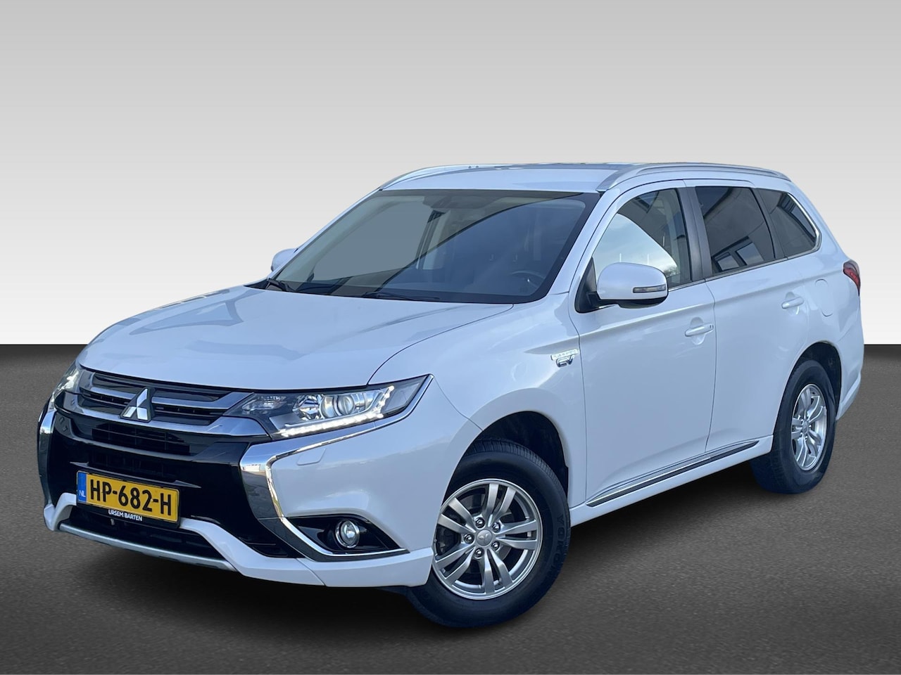 Mitsubishi Outlander - 2.0 PHEV Business Edition | Trekhaak - AutoWereld.nl
