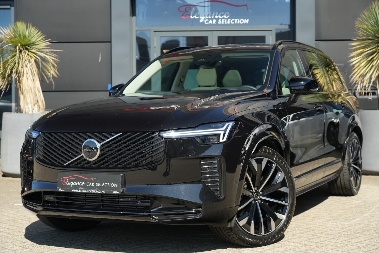 Volvo XC90 - 2.0 T8 Plug-in hybrid AWD Ultra Dark 455pk Panoramadak/Bowers&Wilkins/Luchtvering - AutoWereld.nl