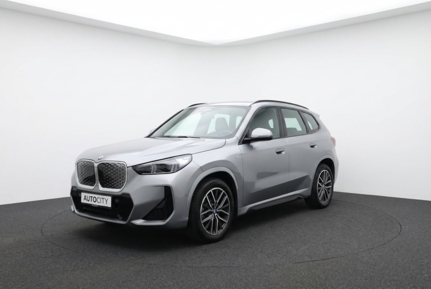 BMW iX1 - 20 eDrive M Sport Full Led l Navi l Camera - AutoWereld.nl