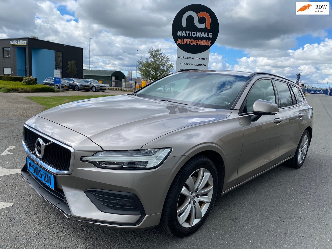 Volvo V60 - 2019 * 2.0 D3 * AUTOMAAT * LED * NOODLOOP ROETFILTER VOL - AutoWereld.nl