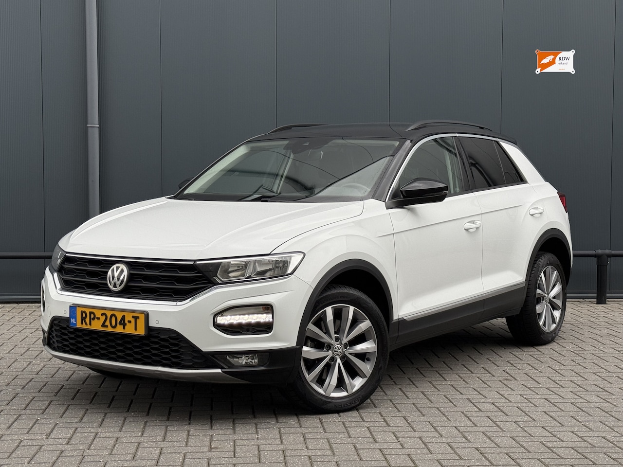 Volkswagen T-Roc - 1.0 TSI 116pk 2018 | NAP | Carplay | Camera | ACC | Navigatie | 17” - AutoWereld.nl