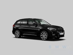 BMW X1 - xDrive25e 220PK M-Sport Pano|Trekh|HUD|Stuurvw