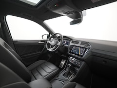 Volkswagen Tiguan - 1.4 TSI eHybrid R-Line | DCC Adaptief | Area View | Panoramadak | Head Up | Zondag Open