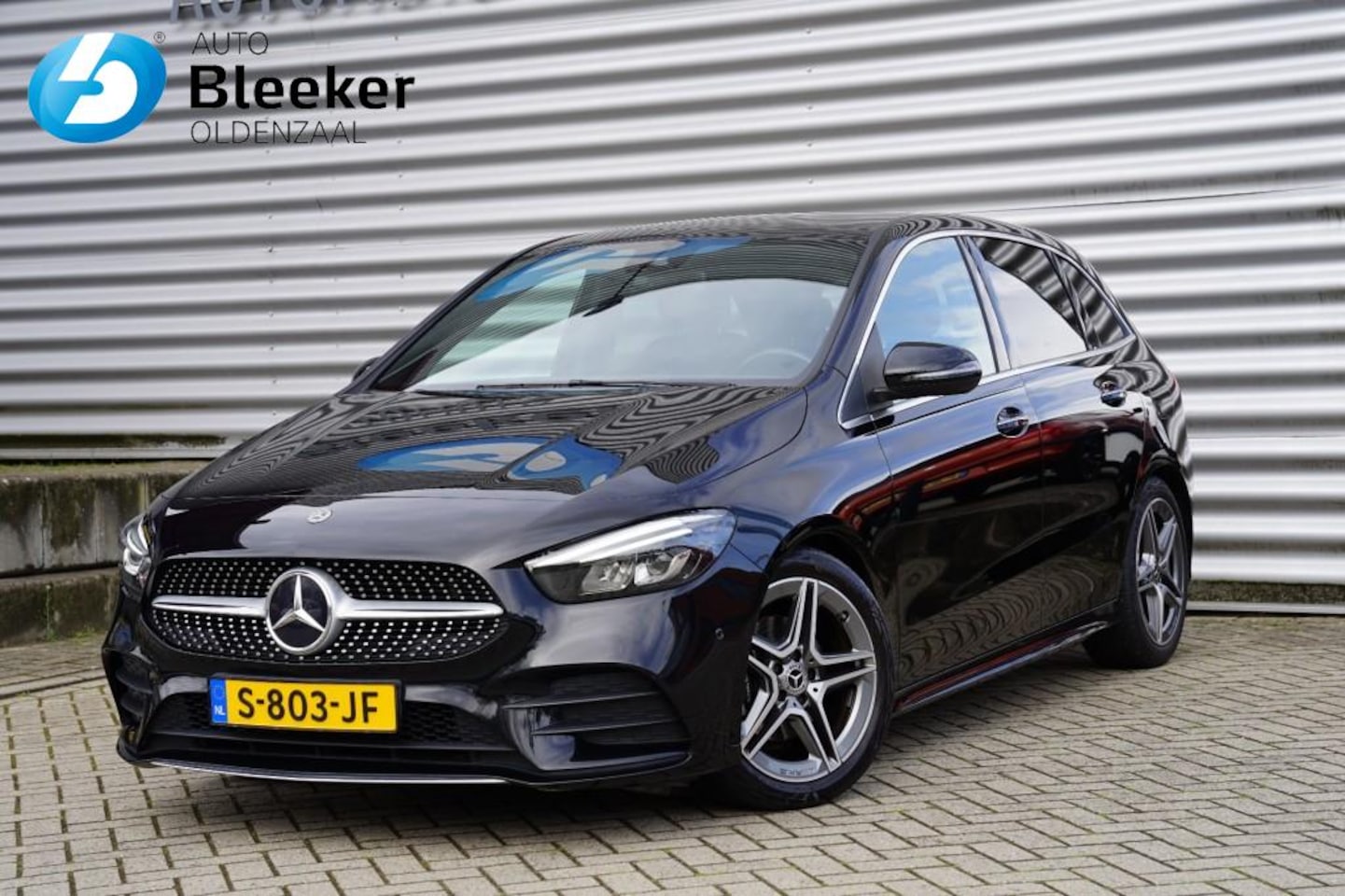 Mercedes-Benz B-klasse - 180 136PK AMG-Line Aut. Navi PDC Trekhaak NL-auto! - AutoWereld.nl