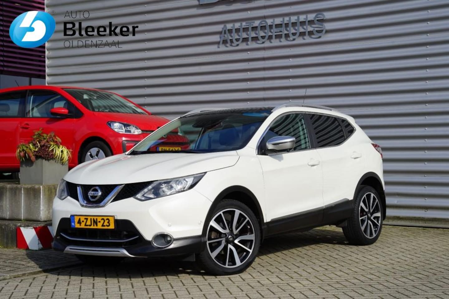 Nissan Qashqai - 1.2 Tekna Aut. Leer Cruise Pano Navi Parkassist NL-auto! - AutoWereld.nl