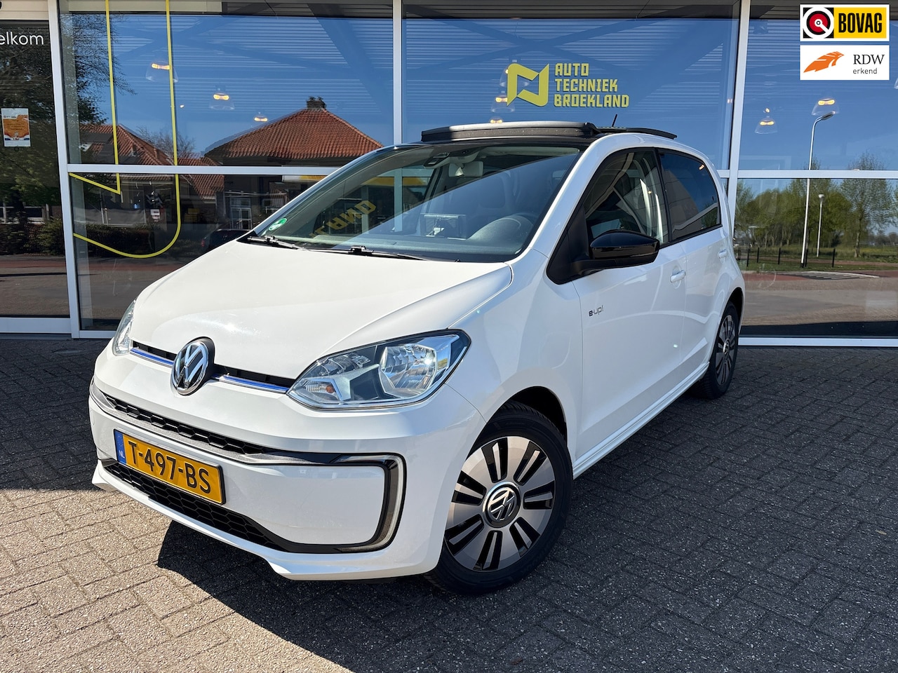 Volkswagen e-Up! - | Pano | Stoelverwarming | CarPlay | Snellader |90,1% SOH | - AutoWereld.nl