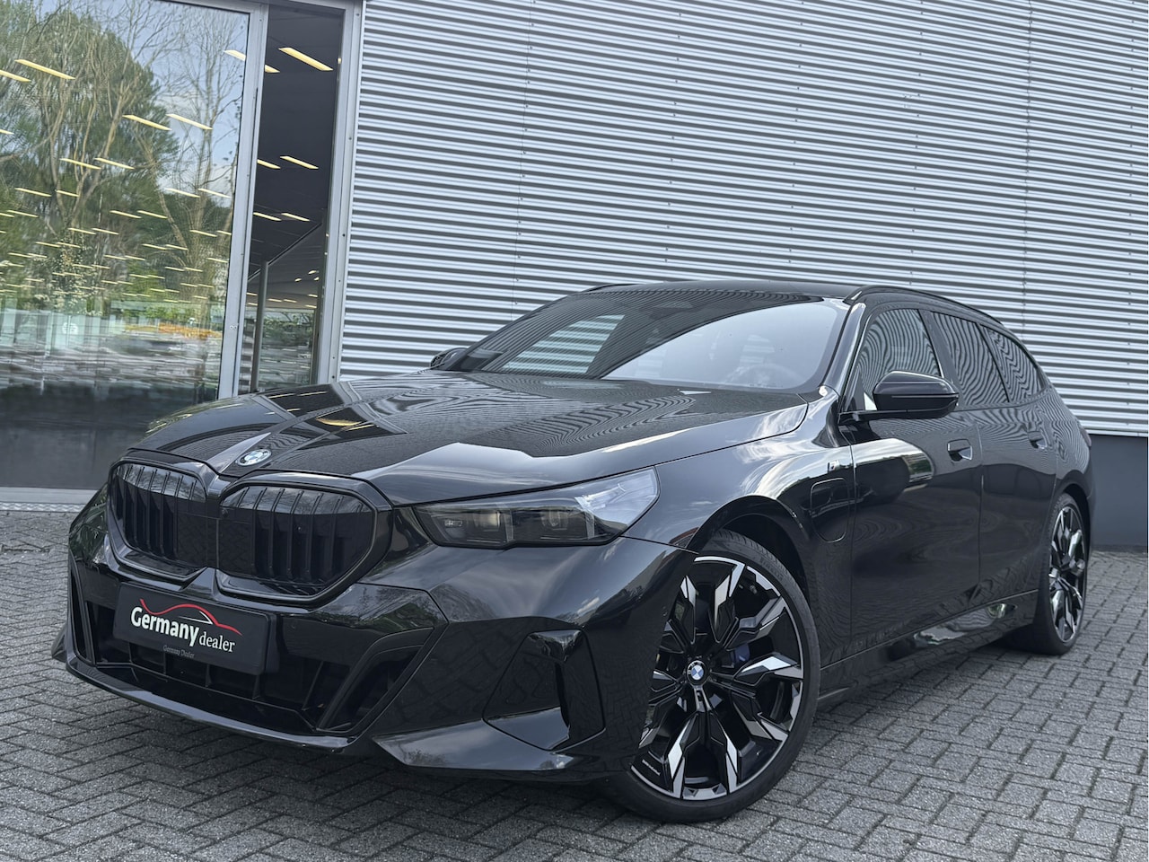 BMW 5-serie Touring - 530e M-Sport+Pro M-Zetels H&K Head-Up Carbon Iconic Keyless Camera Drive-A+ VOL! - AutoWereld.nl