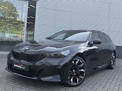 BMW 5-serie Touring - 530e M-Sport+Pro M-Zetels H&K Head-Up Carbon Iconic Keyless Camera Drive-A+ VOL